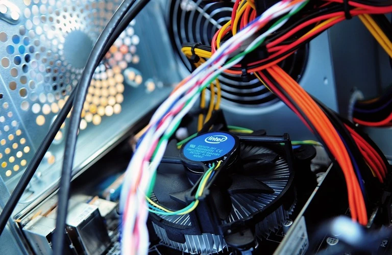 未来を照らすプロフェッショナルとして、電気工事業界で活躍しよう！