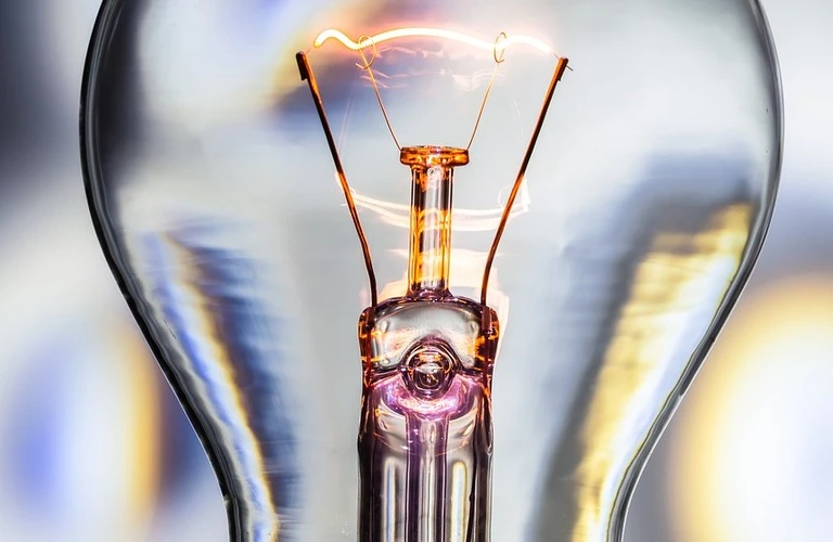 未来を照らす電気工事。あなたの技術で、豊かなキャリアを手に入れよう！